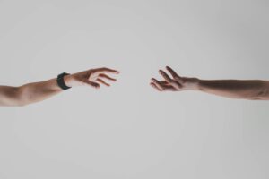 引き寄せの好転反応とは？体調や感情の変化との向き合い方・注意点